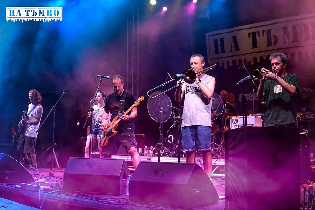 PIZZZA – Бекстейдж хаос & пици (2016)